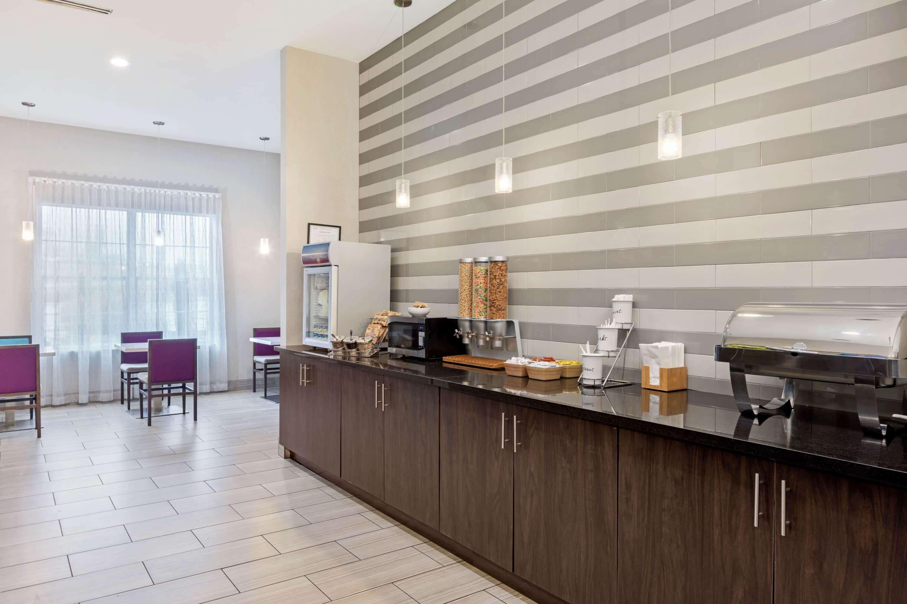 La Quinta By Wyndham Forsyth Hotell Exteriör bild